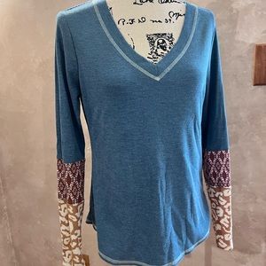 Women’s pullover long sleeve top